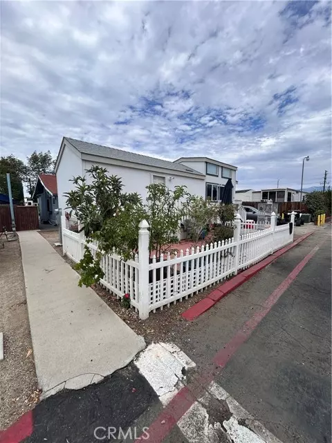 Redlands, CA 92373,1409 Redlands Blvd 27