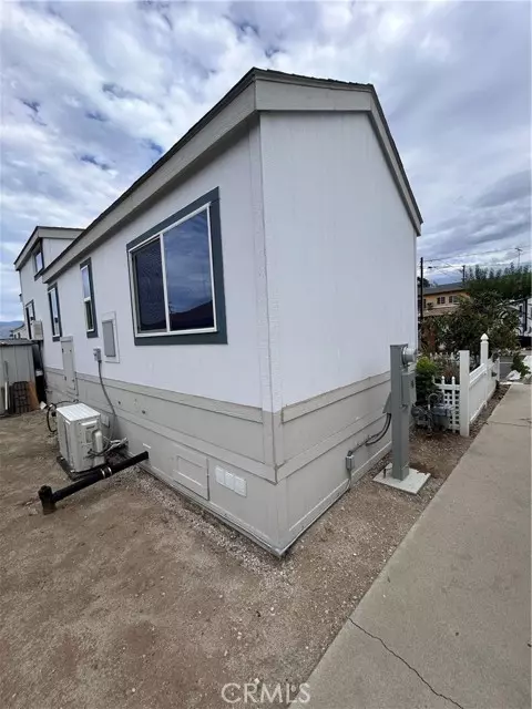 Redlands, CA 92373,1409 Redlands Blvd 27