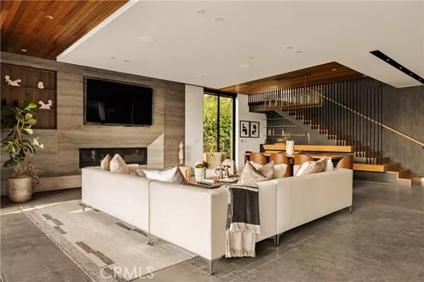 Los Angeles, CA 90036,540 N Gardner ST