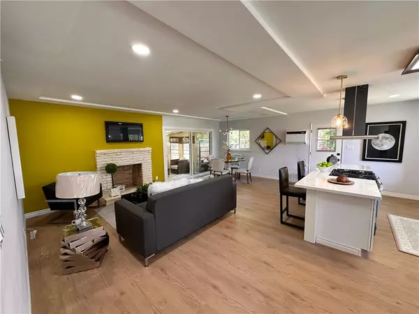 Montebello, CA 90640,637 Carmelita PL