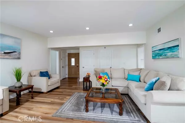Sylmar, CA 91342,11968 Rossiter