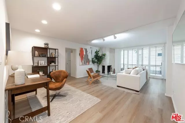 11970 Montana 217, Brentwood, CA 90049