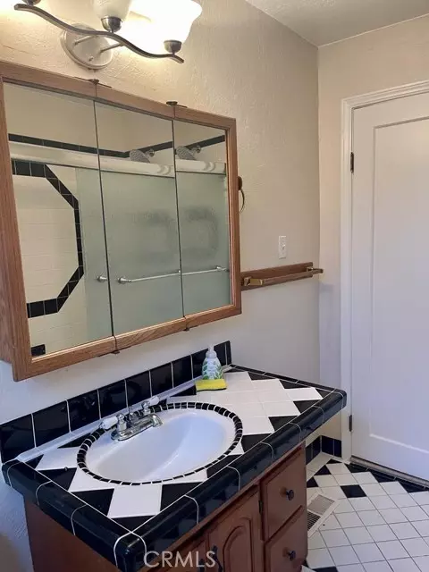 San Leandro, CA 94577,1308 Benedict DR