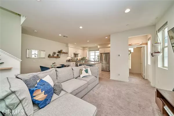 Irvine, CA 92618,142 Novel