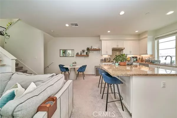 Irvine, CA 92618,142 Novel