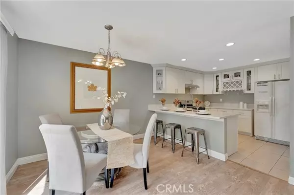 Irvine, CA 92612,17 Oxford 28
