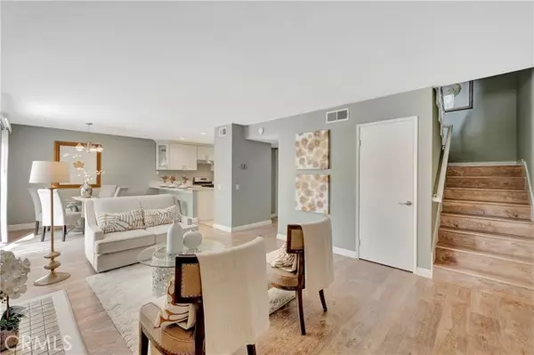 Irvine, CA 92612,17 Oxford 28