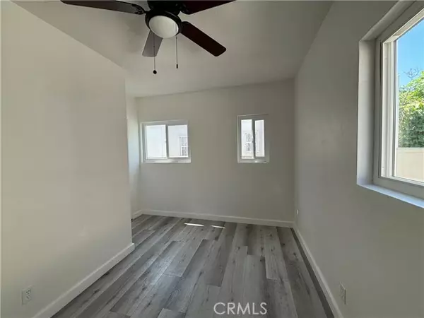 Los Angeles, CA 90047,1735 W 84th Place 1/2