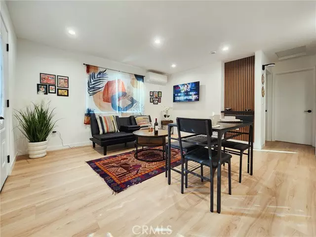 Canoga Park, CA 91303,22131 Bassett ST