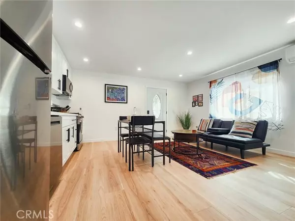 Canoga Park, CA 91303,22131 Bassett ST