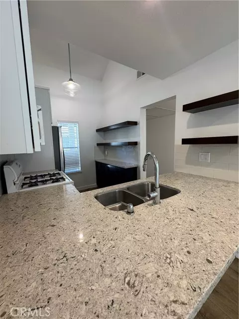 Irvine, CA 92618,123 Lemon Grove 251