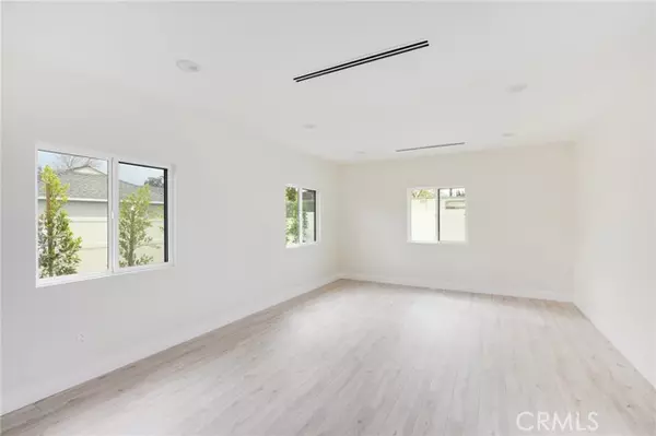 Burbank, CA 91505,1810 N Naomi ST