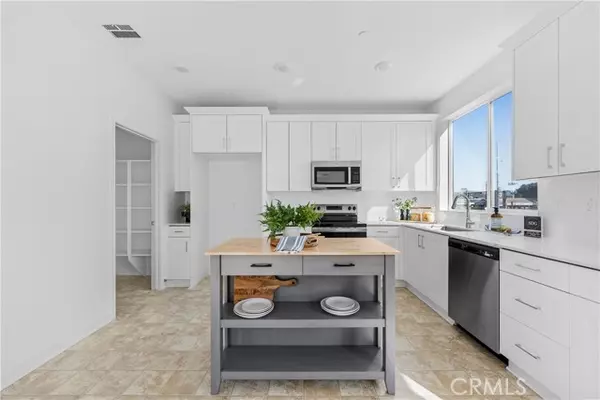 9423 1/2 N Sepulveda Blvd. 2, North Hills, CA 91343