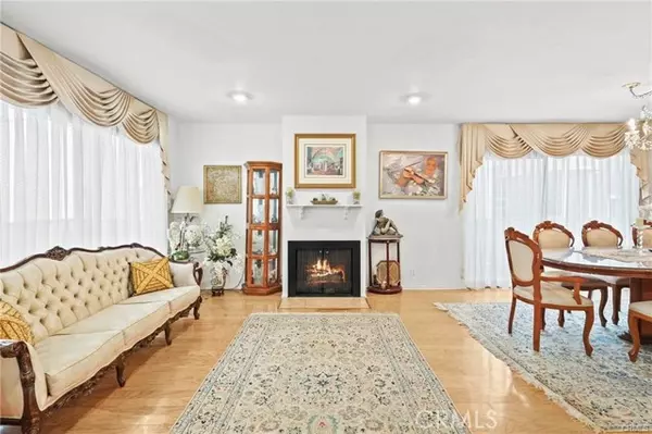 Los Angeles, CA 90049,11952 Darlington AVE 6