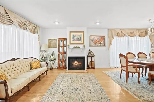 Los Angeles, CA 90049,11952 Darlington AVE 6