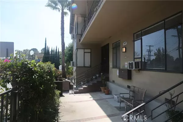 Los Angeles, CA 90068,2649 N Beachwood DR
