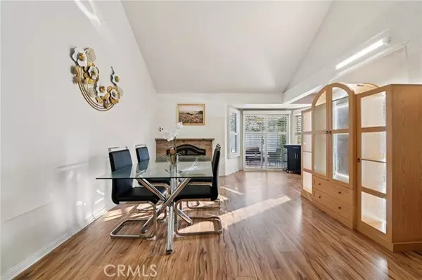 Irvine, CA 92614,17 Weepingwood