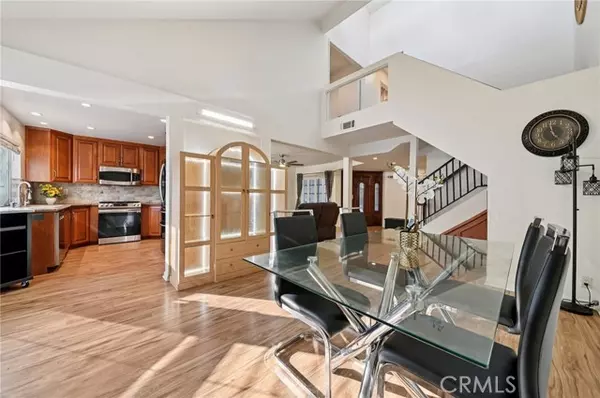 Irvine, CA 92614,17 Weepingwood