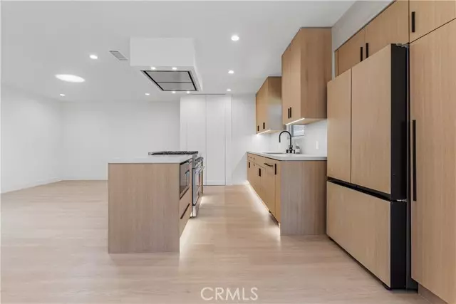 18848 Collins, Tarzana, CA 91356