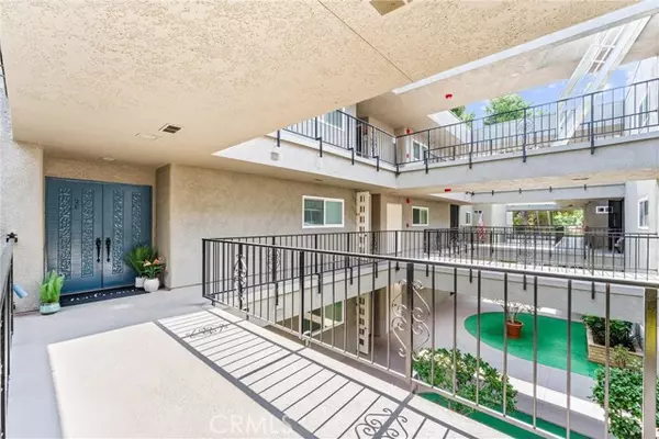 Laguna Woods, CA 92637,2393 2F W Via Mariposa