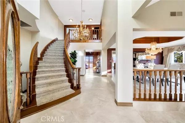 Orange, CA 92867,5648 Crest de VL