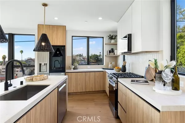 Los Angeles, CA 90026,955 Everett ST