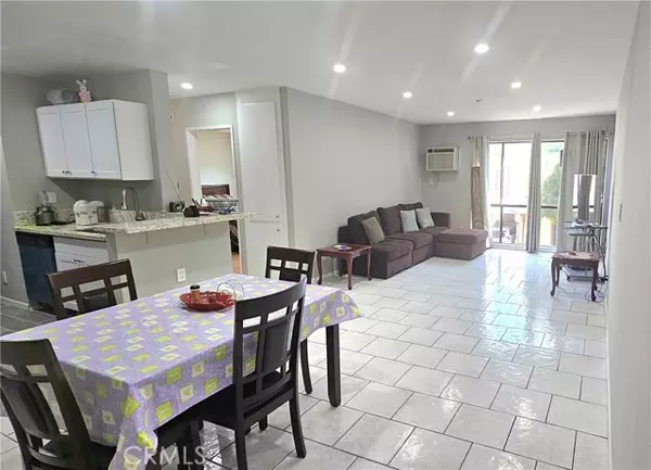 17900 Sherman WAY 226, Reseda, CA 91335