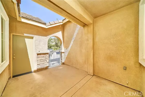 Saugus, CA 91390,28410 Agajanian