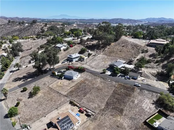 Lake Elsinore, CA 92530,0 Swan