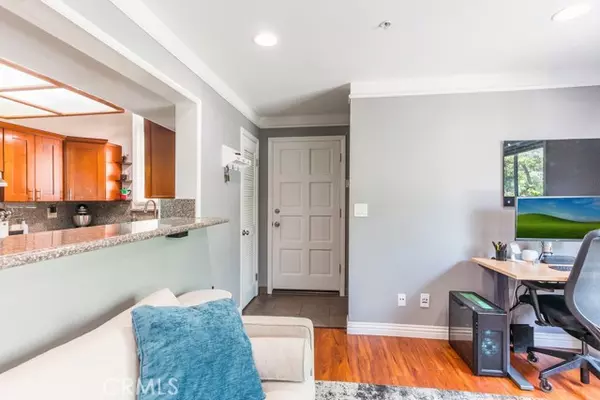 Glendale, CA 91204,110 W Maple 2