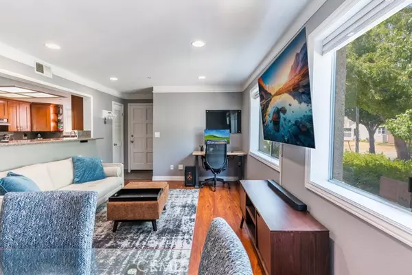 Glendale, CA 91204,110 W Maple 2