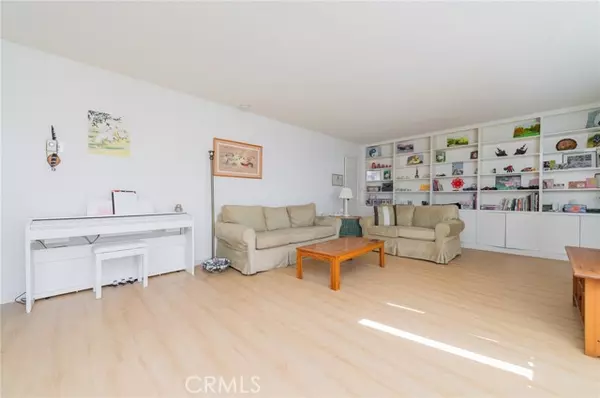 Laguna Woods, CA 92637,3244 San Amadeo 2C