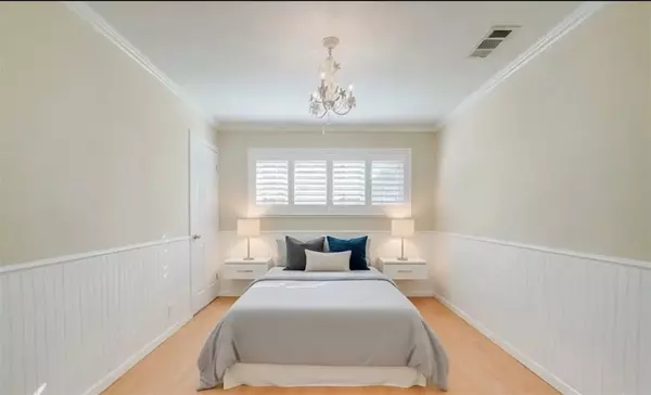 Burbank, CA 91505,1444 N N. Clybourn