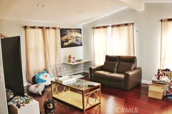 Santa Ana, CA 92704,220 220 Palos Verdes DR