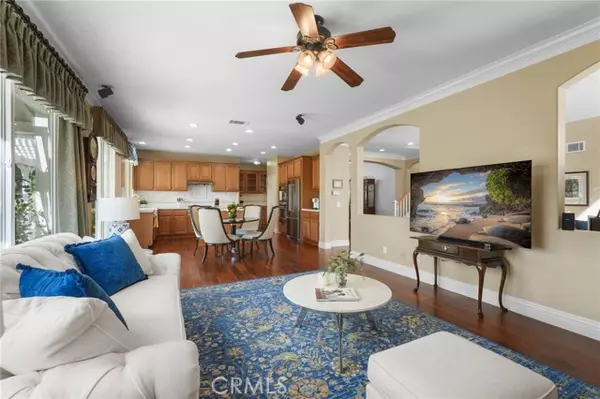 Newhall, CA 91321,23703 Oak CIR