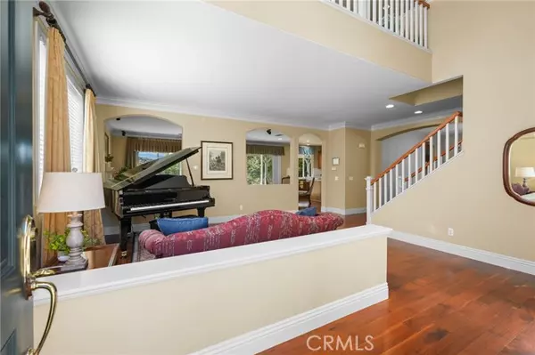 Newhall, CA 91321,23703 Oak CIR