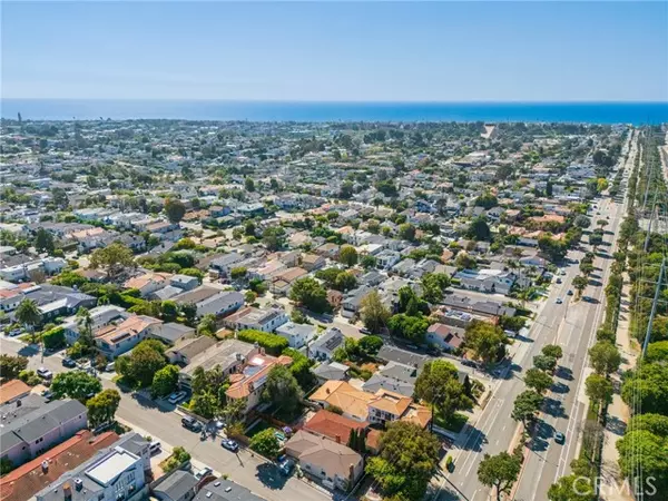 Manhattan Beach, CA 90266,944 Rosecrans