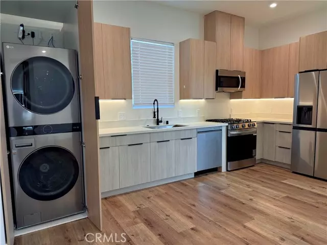 Reseda, CA 91335,6904 Corbin AVE