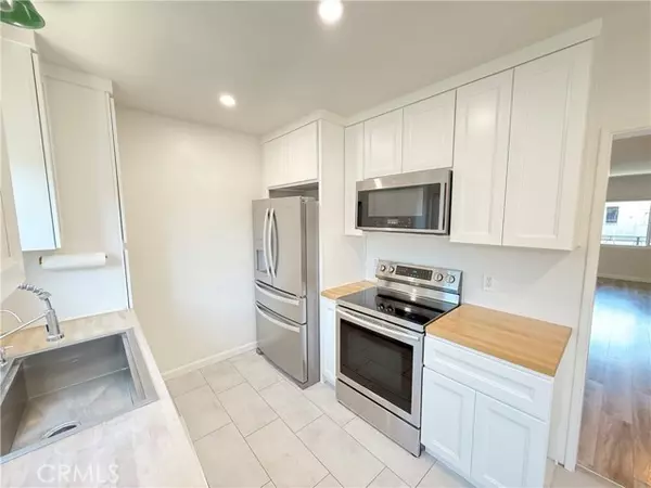 Glendale, CA 91202,1126 N Central AVE 303