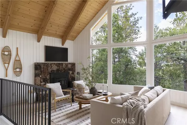 Lake Arrowhead, CA 92352,527 Rainier RD