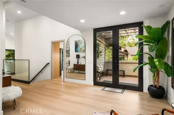 Irvine, CA 92612,8 Montanas Sud 60