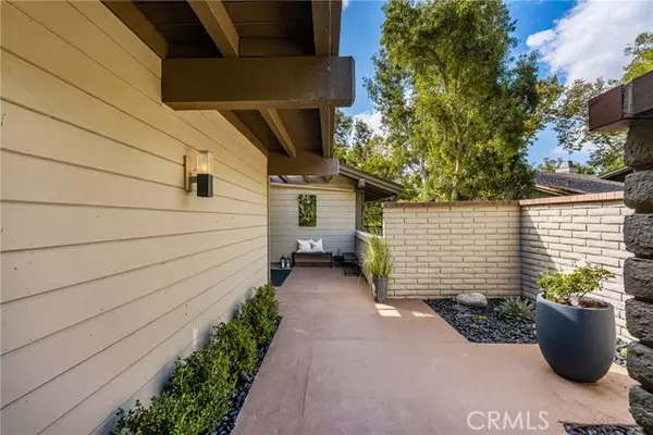 Irvine, CA 92612,8 Montanas Sud 60