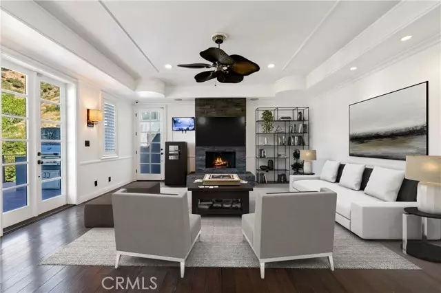 8655 Hillside AVE, Los Angeles, CA 90069