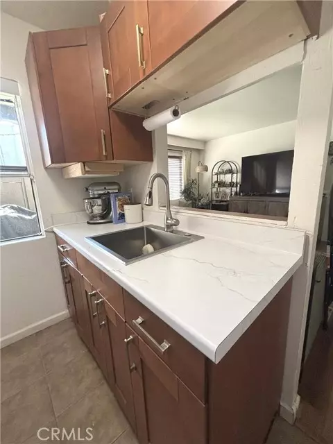 Santa Ana, CA 92701,1345 Cabrillo Park J11