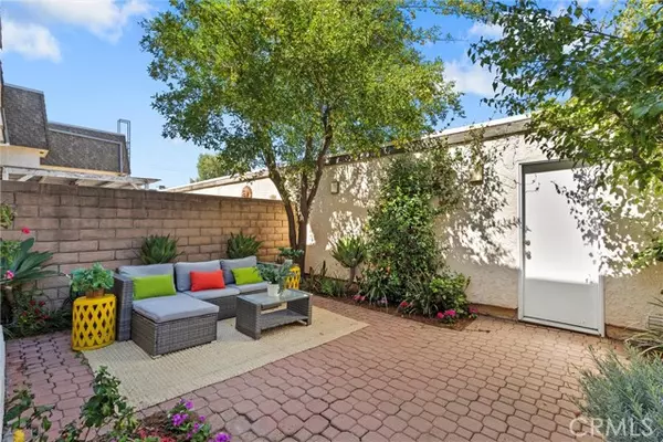 Reseda, CA 91335,19041 Hamlin 5