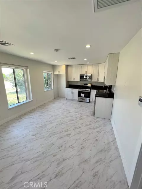 Burbank, CA 91504,2423 N Lincoln ST