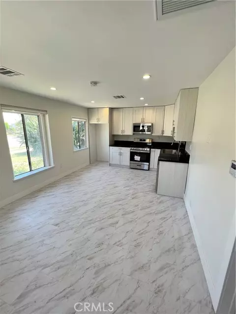 Burbank, CA 91504,2423 N Lincoln ST