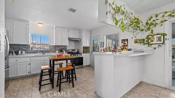 Rialto, CA 92376,215 W Valencia
