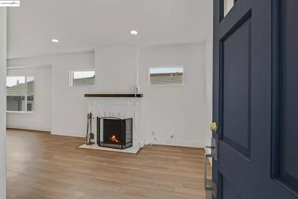 Oakland, CA 94608,2906 Adeline St