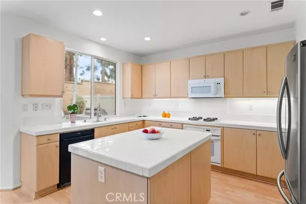 Irvine, CA 92618,73 Ivywood